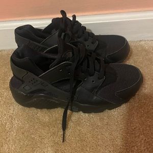 Used Black Nike Huarache